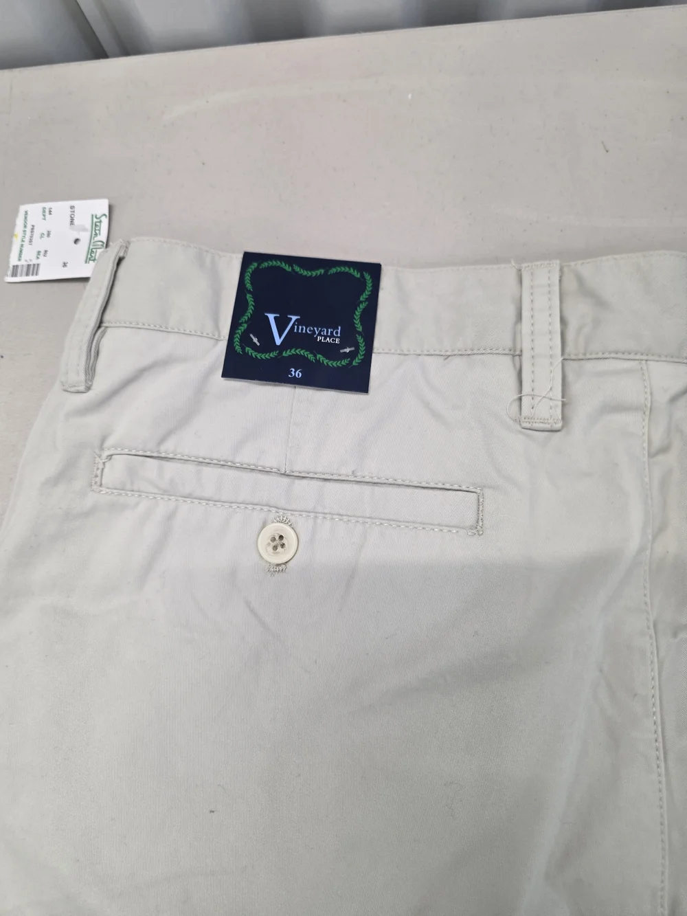 Vineyard Place Chino Khaki Shorts Men's Size 36x9 NWT